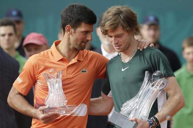 配以精炼小 配以精炼小